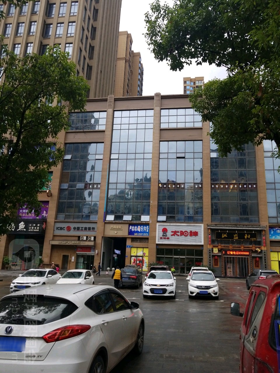 卢啦啦宠物店